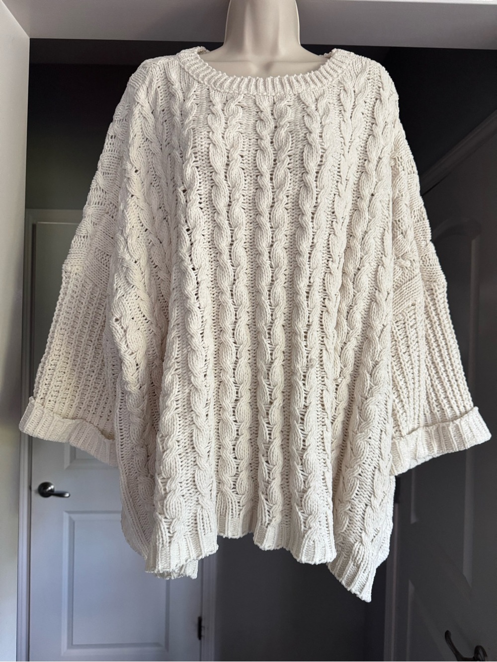 UMGEE Oversized Cream Cable Knit Boho Sweater Large Cottagecore Cozy Chunky